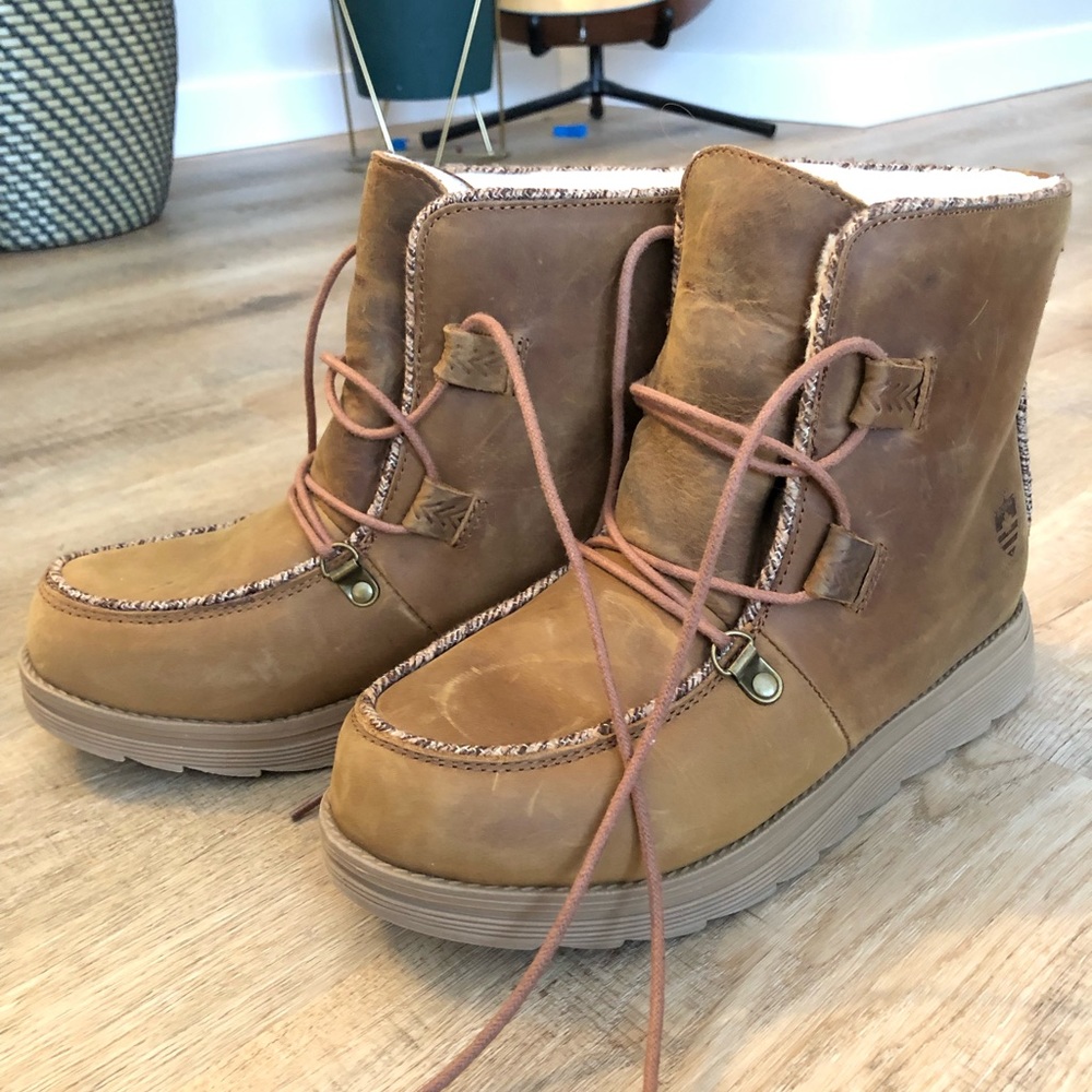 Royal Canadian wawa winter boots